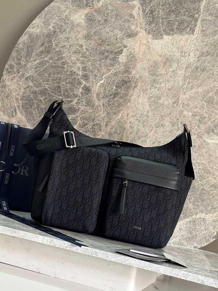 디올 미디엄 라이더 소프트 호보백