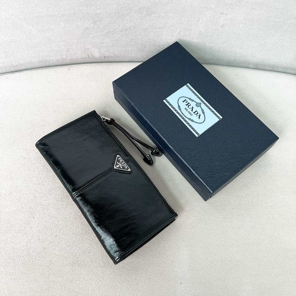 프라다 가죽 파우치