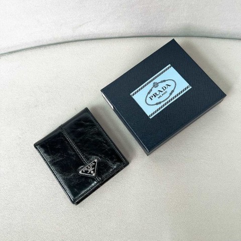 프라다 가죽 반지갑