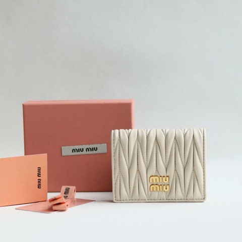 미우미우 마테라쎄 반지갑