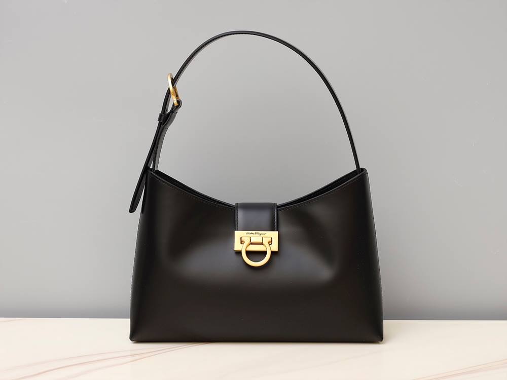 페라가모 TRIFOLIO 간치니 호보 숄더백