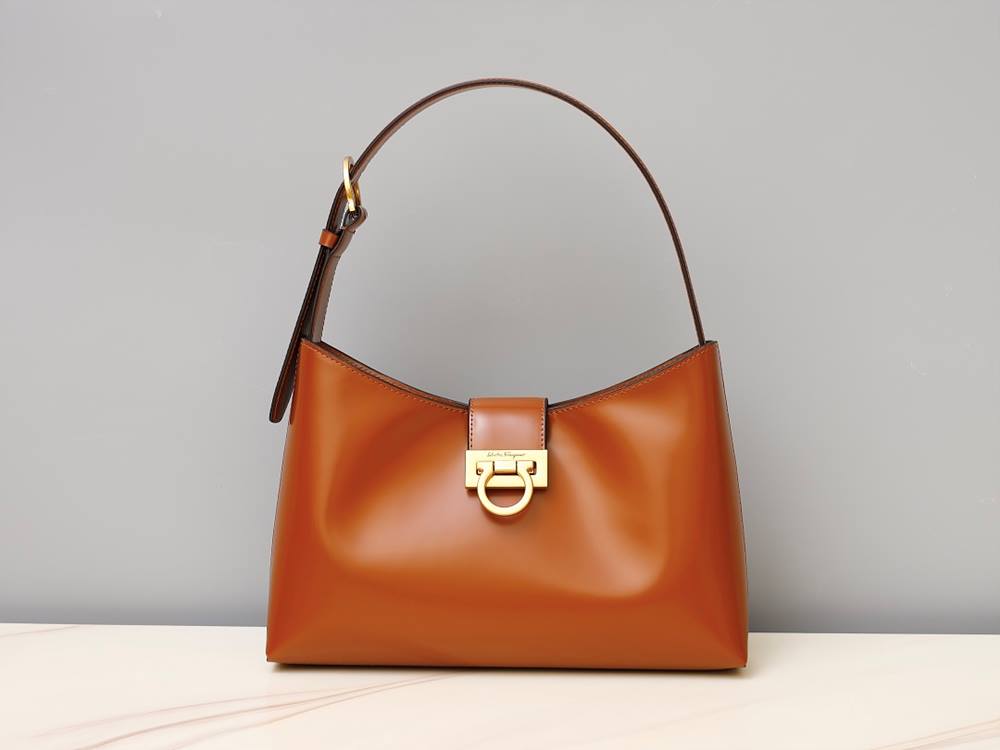 페라가모 TRIFOLIO 간치니 호보 숄더백