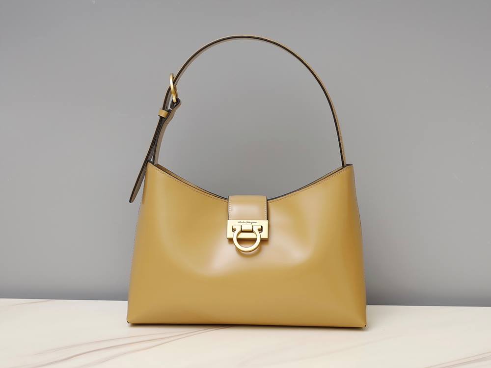 페라가모 TRIFOLIO 간치니 호보 숄더백