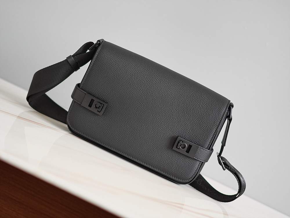 페라가모 크로스백