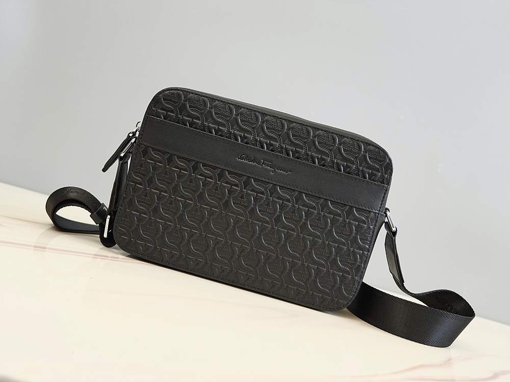 페라가모 크로스백