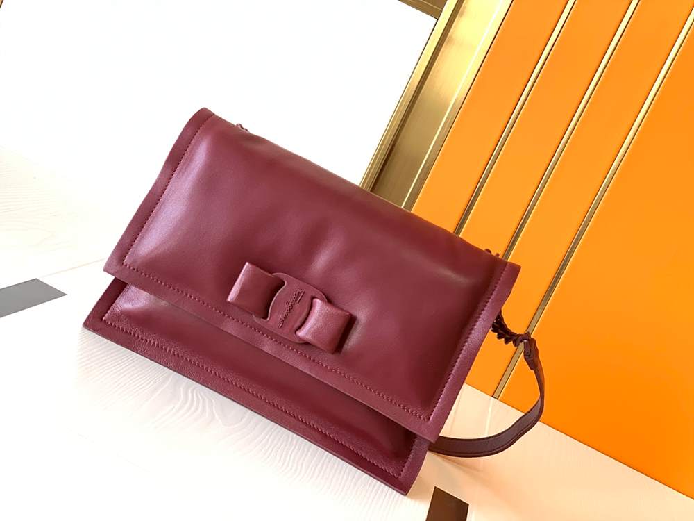 페라가모 바라 보우 패디드백