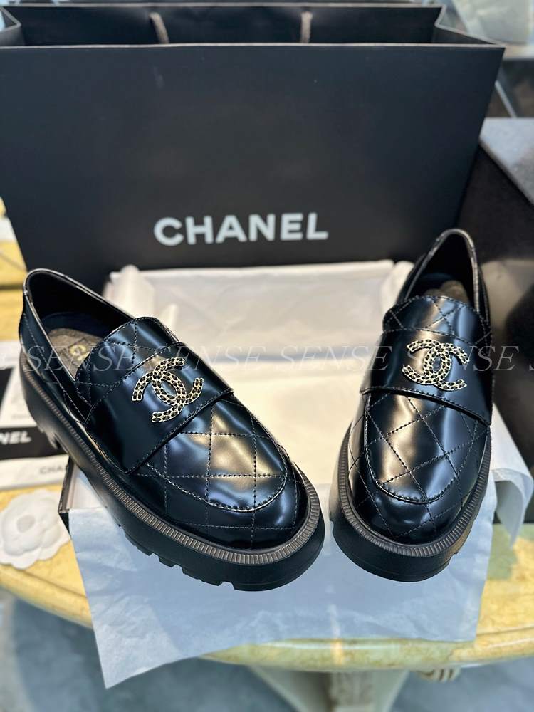 샤넬 24B CC 퀼팅 로퍼