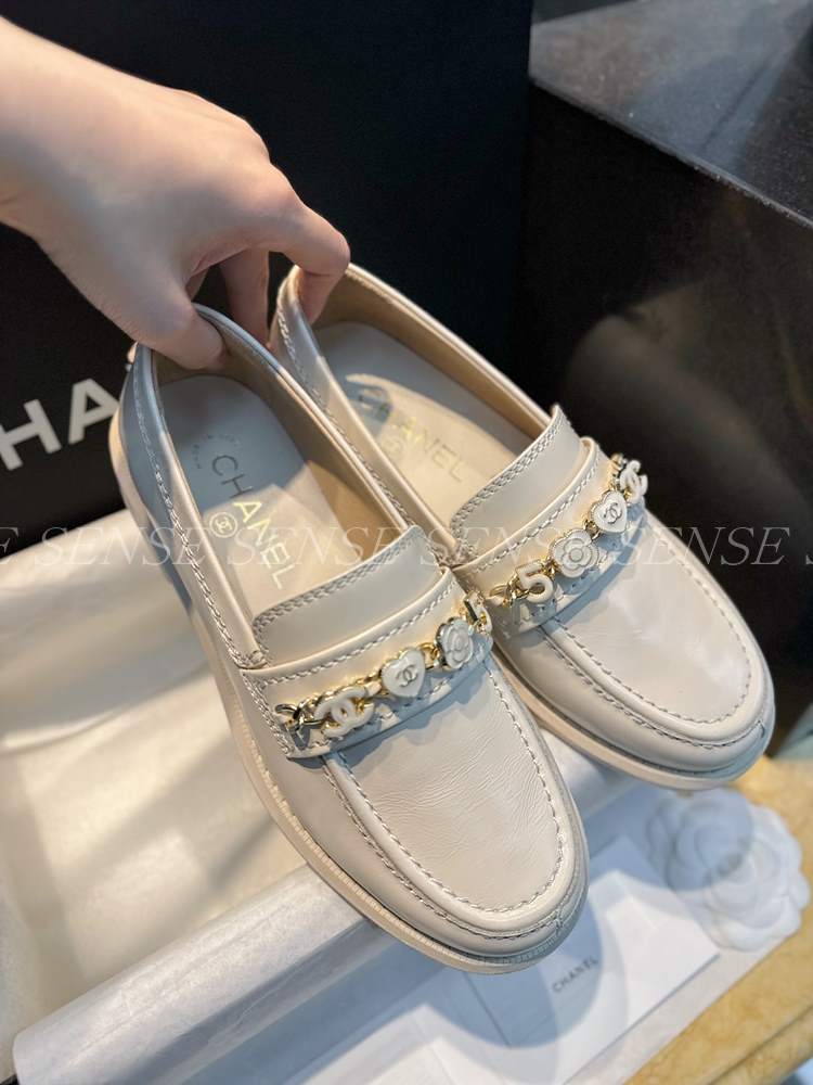 샤넬 24A 체인 참 로퍼