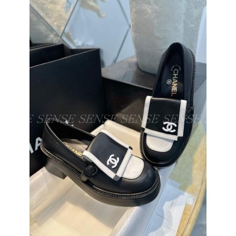 샤넬 24B CC 로퍼