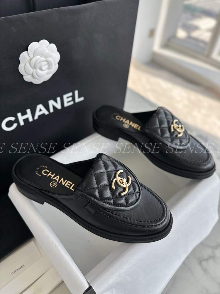 샤넬 퀄팅 탭 로퍼 뮬