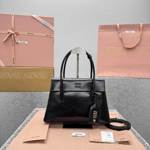 미우미우 솔리테르 가죽백