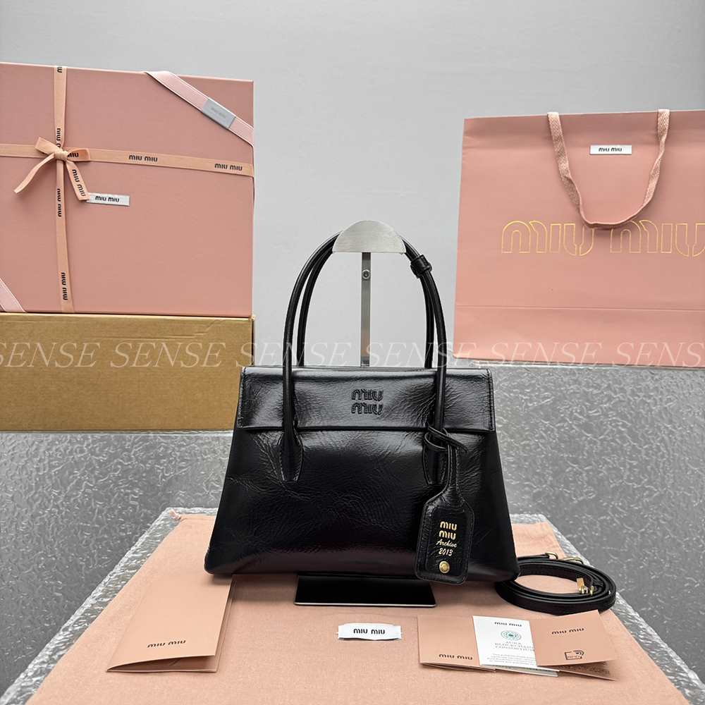 미우미우 솔리테르 가죽백