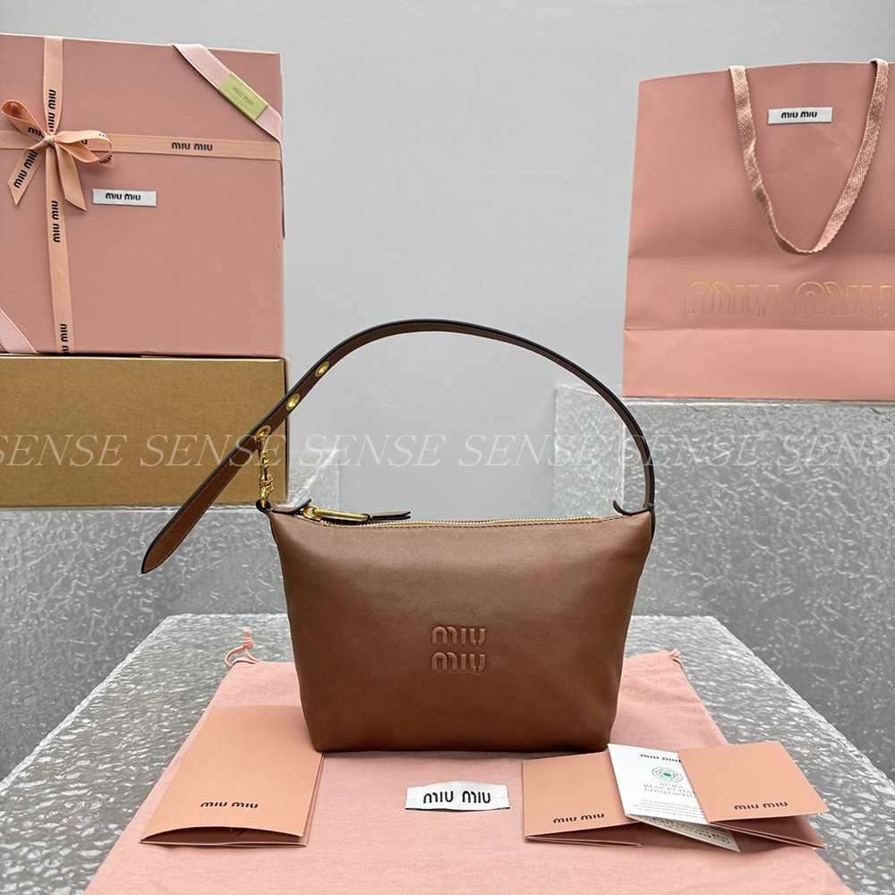 미우미우 나파 가죽 파우치 숄더백