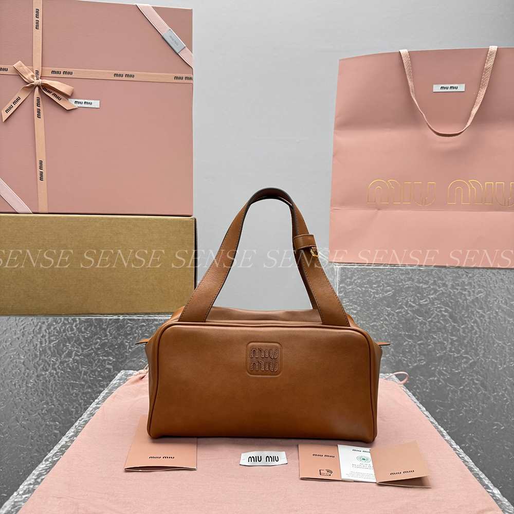 미우미우 가죽 탑 핸들 백