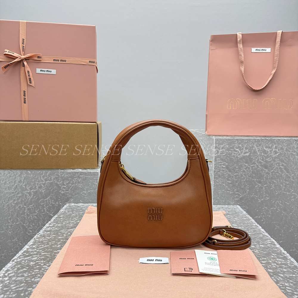 미우미우 완더 호보백