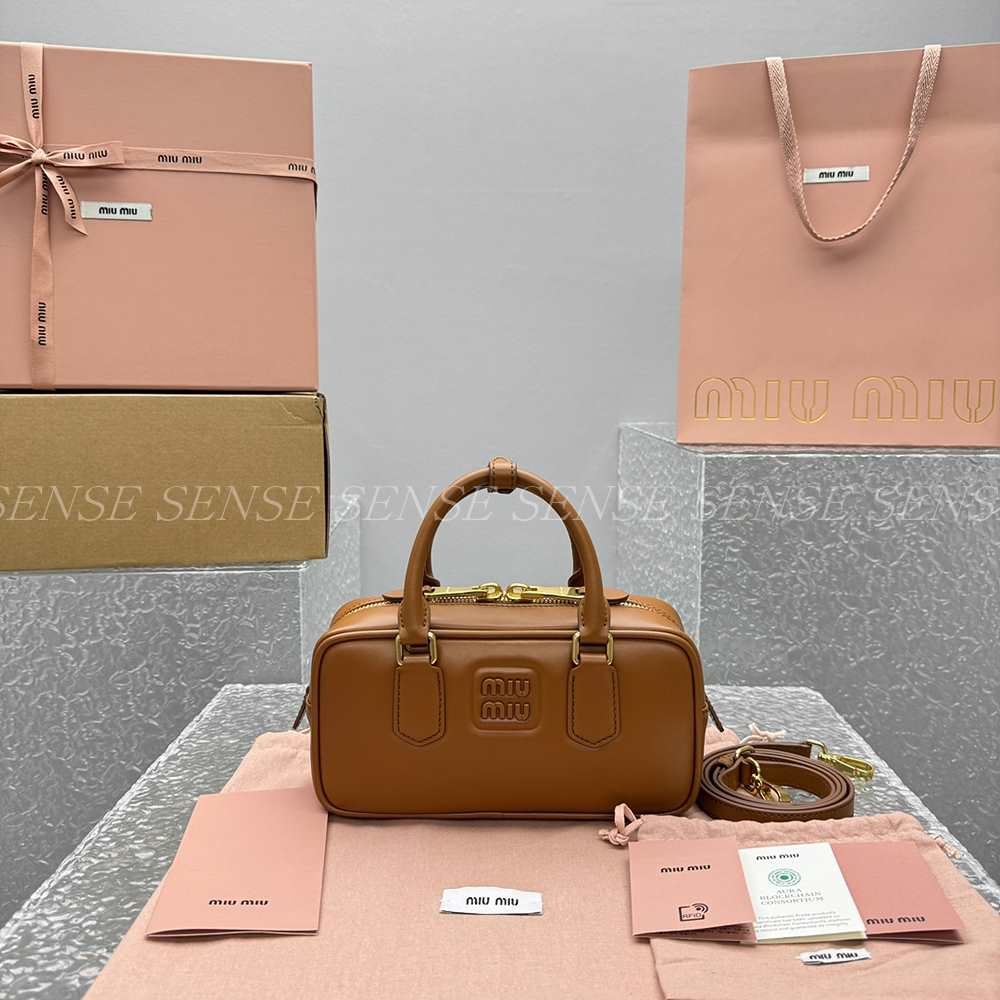 미우미우 아르카디 가죽백 S