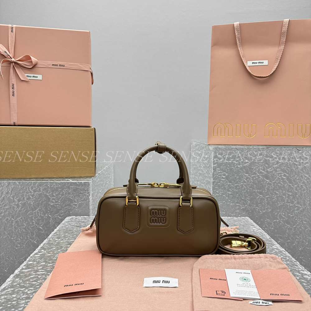 미우미우 아르카디 가죽백 S