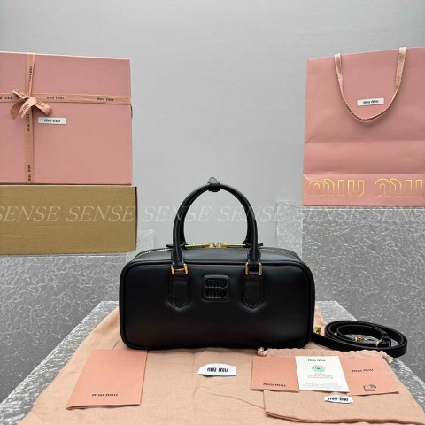 미우미우 아르카디 가죽백 M