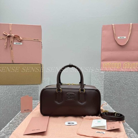 미우미우 아르카디 가죽백 M