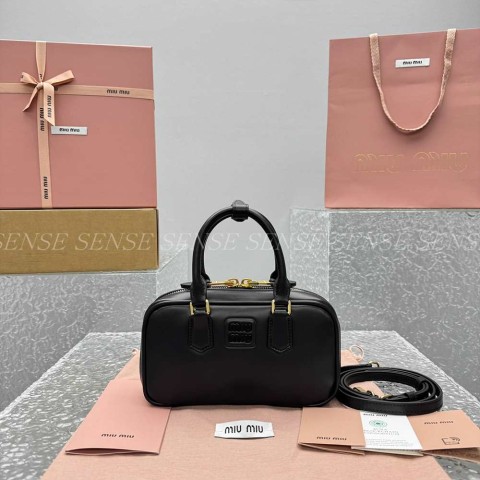 미우미우 아르카디 가죽백 미니