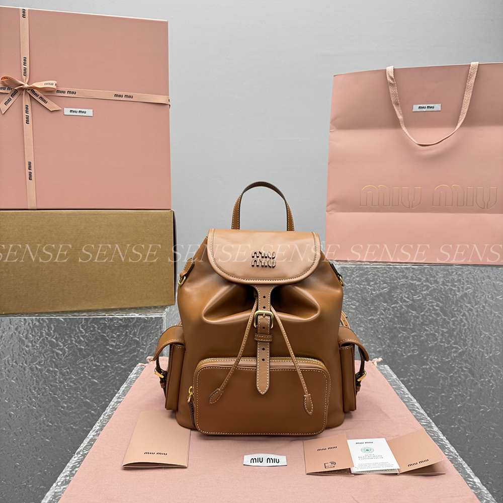 미우미우 가죽 백팩 M