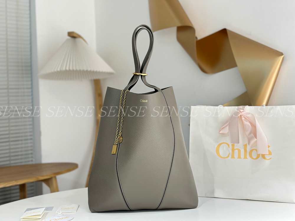 끌로에 스핀 토트백 라지