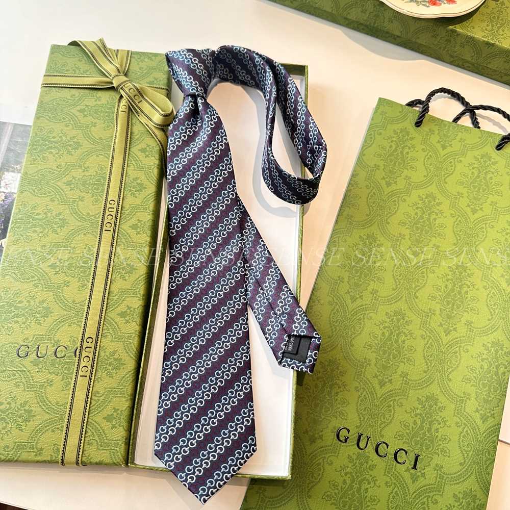 구찌 넥타이