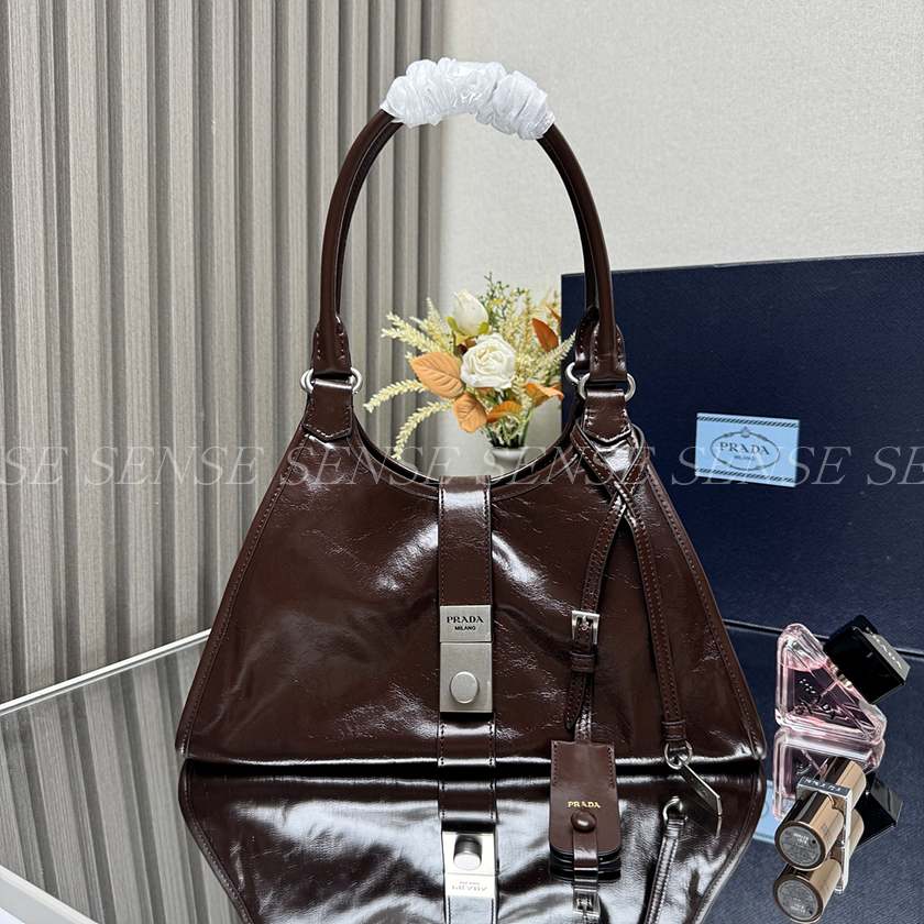 프라다 미디엄 가죽 토트백