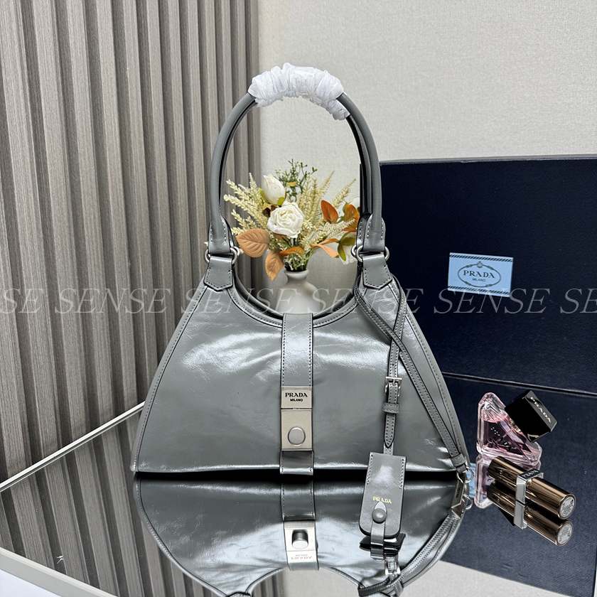 프라다 미디엄 가죽 토트백