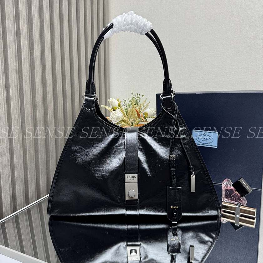 프라다 라지 가죽 토트백