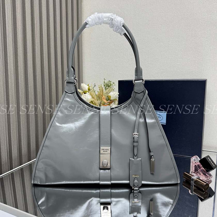 프라다 라지 가죽 토트백