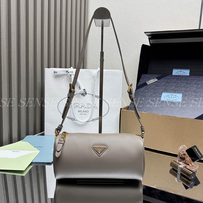 프라다 가죽 파우치 숄더백