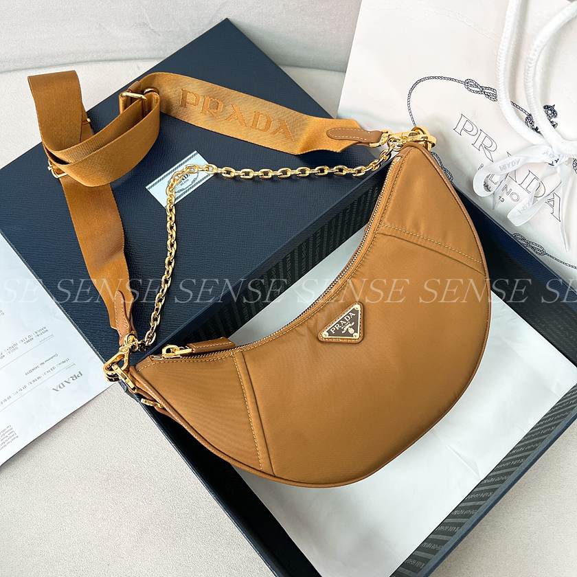 프라다 드뮈룬 리나일론 숄더백