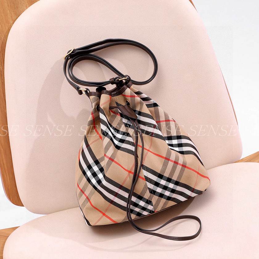 버버리 체크 미디엄 버킷백