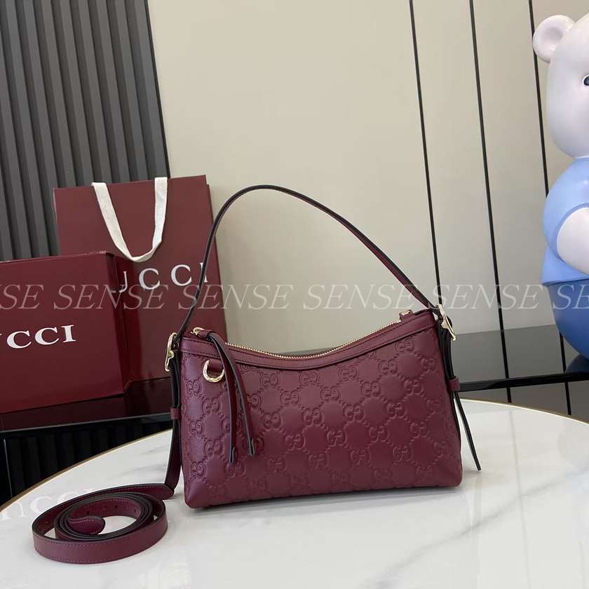 구찌 GG 엠블럼 스몰 숄더백