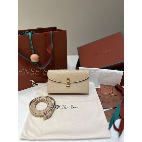 로로피아나 엑스트라 포셰트백