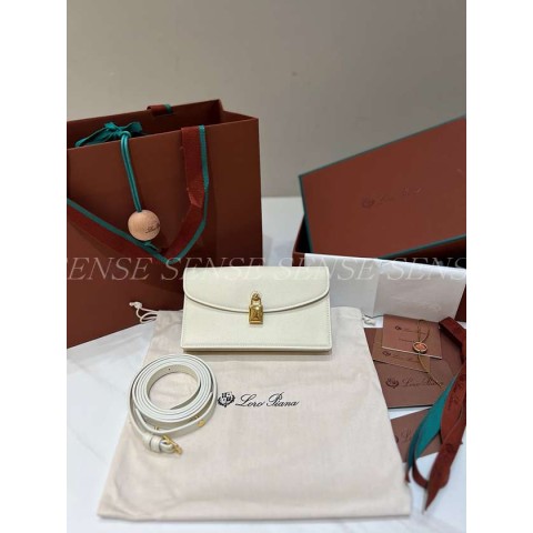 로로피아나 엑스트라 포셰트백