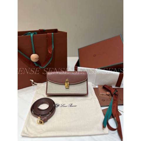 로로피아나 엑스트라 포셰트백