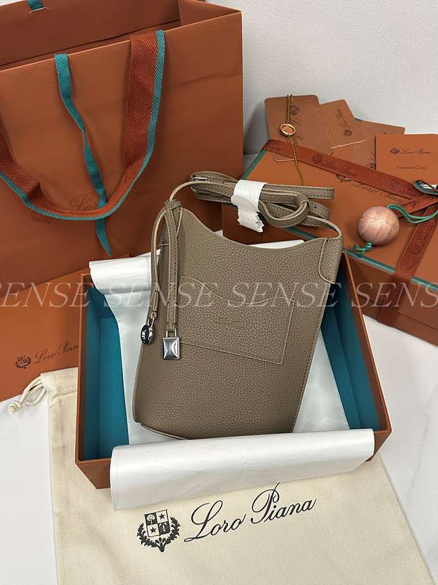 로로피아나 베일 휴대폰 케이스 백