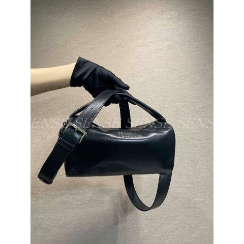 프라다 가죽 숄더백