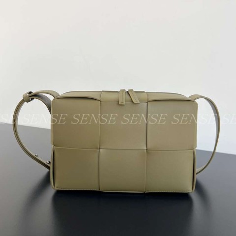 보테가베네타 미디엄 아르코 카메라백