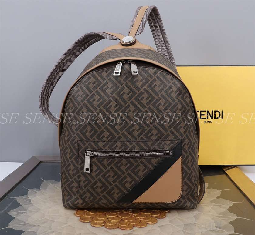 펜디 다이고널 키오도 백팩 미디엄