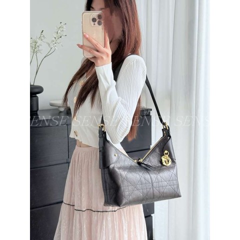 디올 크링클 보야지백 미디엄