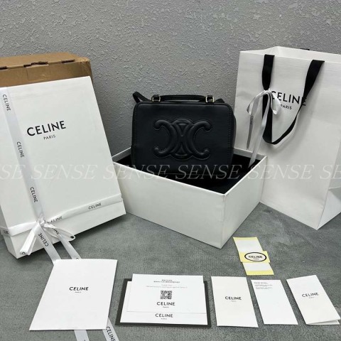 셀린느 트리오페 폴디드 큐브백