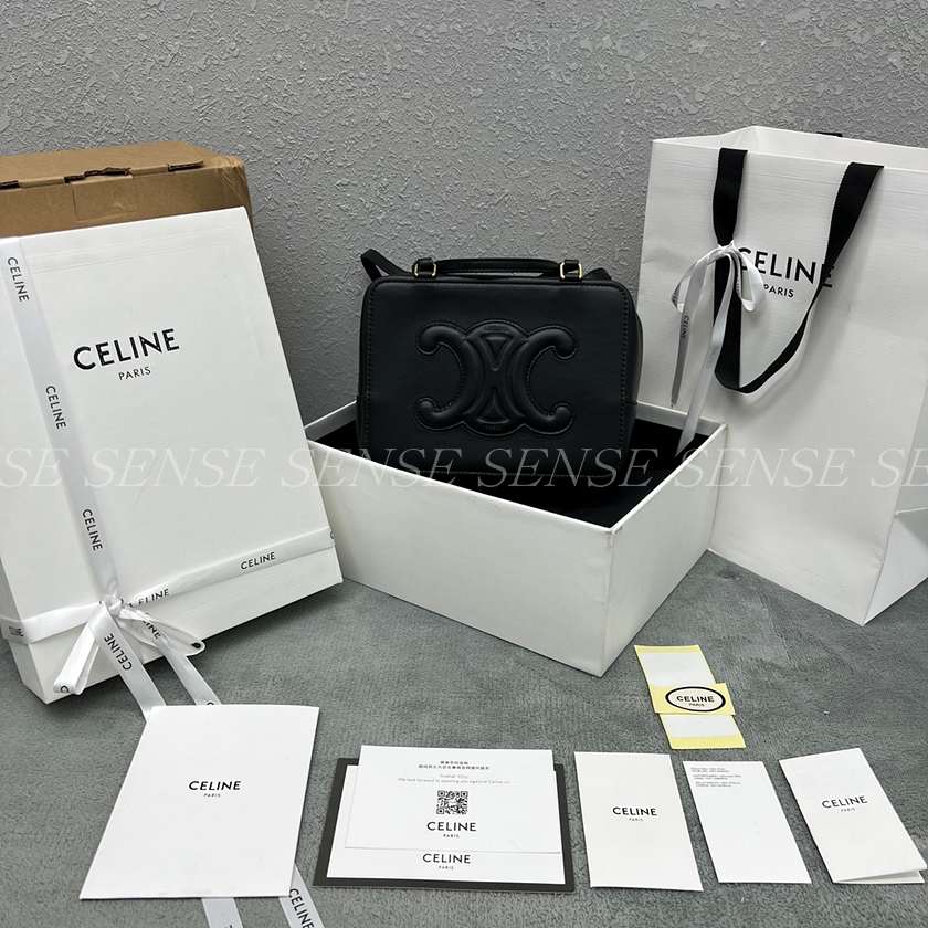 셀린느 트리오페 폴디드 큐브백