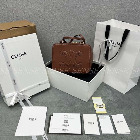 셀린느 트리오페 폴디드 큐브백