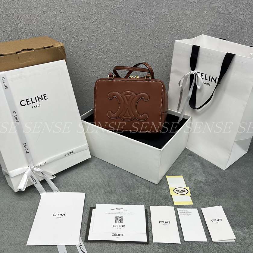 셀린느 트리오페 폴디드 큐브백