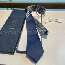 디올 넥타이